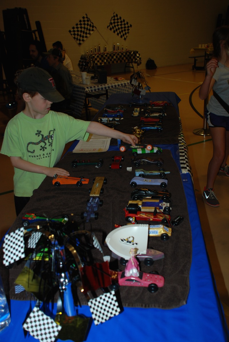 2014/2014-03 Ian's Pinewood Derby/800x600_2014-03-22 Pack 25 Pinewood Derby13.jpg